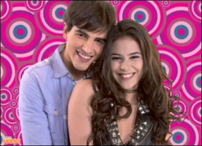 Qui est le gar&ccedil;on &agrave; c&ocirc;t&eacute; de Daisy et comment s'appelle-t-il ?