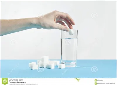 L'eau sucrée contient des molécules d'eau H2
O et de sucre (C12H22O11). Pourquoi cette solution n'est- elle pas conductrice d'électricité ?