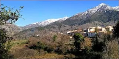 Voici une vue assez &eacute;loign&eacute;e de Bocognano, avec au fond &agrave; gauche le col de Vizzavona. C'est un village situ&eacute; ...