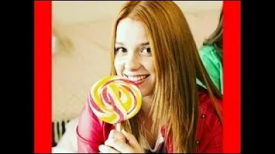 Quelle est la couleur de cheveux d'Ana ?