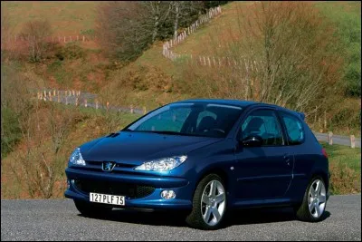 Quelle était la puissance de la Peugeot 206 RC ?
