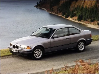 Quelle était la puissance de la BMW 318 is E36 ?