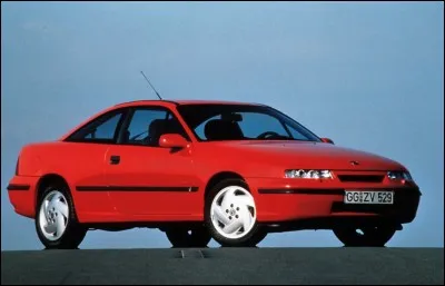 Quelle était la puissance de l'Opel Calibra V6 4x4 ?