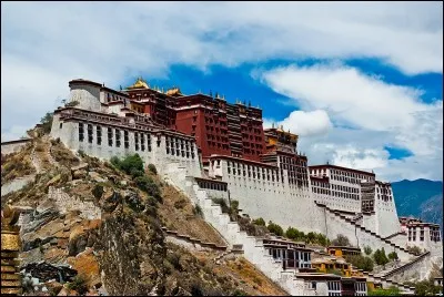 Pendant combien d'années, le Potala fut-il la résidence du dalaï-lama ?