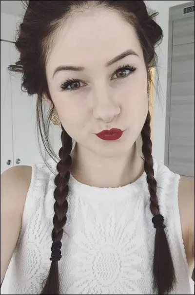 Combien de fans a-t-elle sur YouTube au 21/10/2017 ?