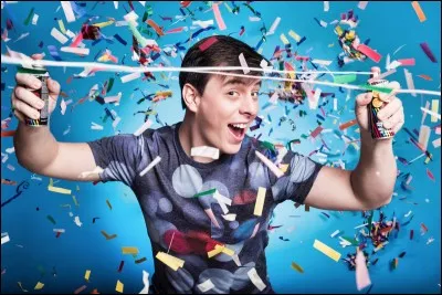 Sur quel site Thomas Sanders s'est-il fait connaître avant Youtube ?