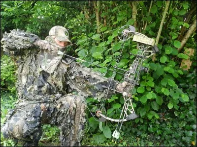 Emotive ou fleurie, elle mit un personnage de Rodin à genoux !