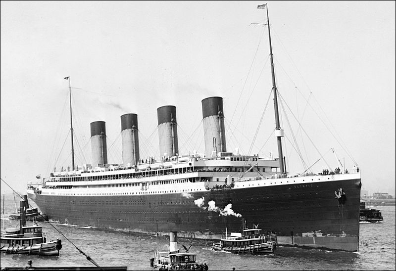 Voici le frère jumeau du Titanic qui a été jusqu'au Queen Mary (pendant 24 ans) le navire le plus imposant construit en Grande Bretagne. Il fera de nombreux transports périlleux de soldats pendant la 1ère Guerre mondiale.L'entre deux guerre le verra transporter de nombreuses célébrités.