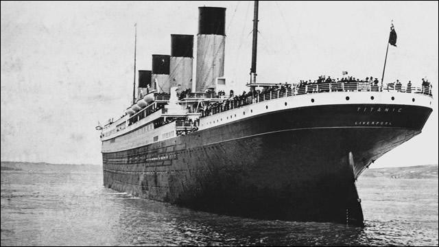 C'est le plus tristement célèbre, l'insubmersible, le plus grand et le plus luxueux construit (1912) : lors de sa croisière inaugurale, il heurta un iceberg, on manqua d'embarcations de sauvetage, environ 1 500 personnes périrent.
