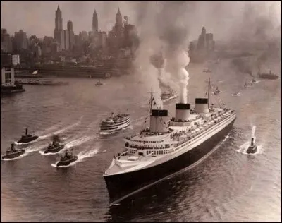 Il s'agit d'une merveille de la construction navale française : un palais flottant de 314 mètres (le plus gros jusqu'au Queen Elizabeth), une silhouette incomparable, une salle à manger de 11 mètres plus longue que la galerie des Glaces à Versailles, il est le symbole de la France des années 30 (le seul paquebot français à avoir remporté le Ruban Bleu), il demeure un des plus beau jamais construit