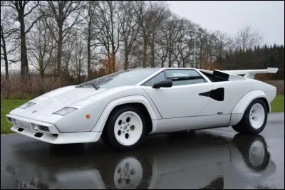 Quel est le modèle de cette Lamborghini ?