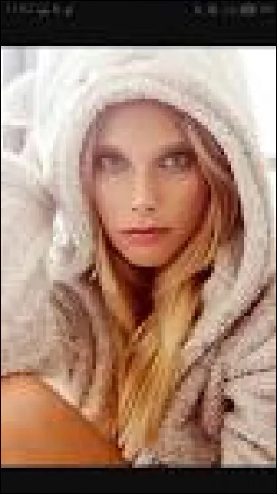 Qui sont les deux copines d'Ámbar (Ambre) ?