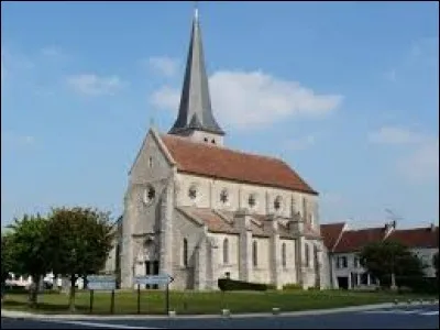 Notre promenade prend fin aujourd'hui en Ile-de-France, devant l'église Notre-Dame de la Nativité de Villeneuve-le-Comte. Village de l'arrondissement de Provins, il se trouve dans le département ...