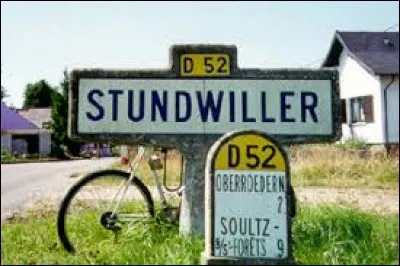 Nous sommes dans le Bas-Rhin, à l'entrée de Stundwiller. Nous nous situons dans l'ancienne région ...