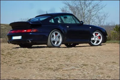 Quelle était la puissance de la Porsche 911 Turbo type 993 ?
