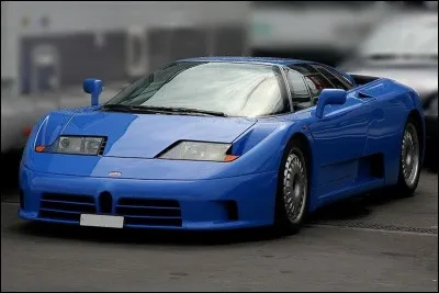 Quelle était la puissance de la Bugatti EB110 ?