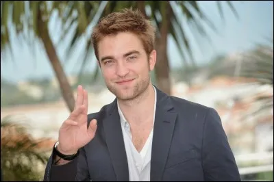 Vous allez sans doute dire "Oh, qu'il est beau'', mais,.... qui vexe ses fans sans aucune considération ?