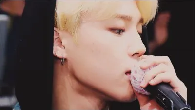 Qui sont les deux membres ayant été dans la même école de danse que Jimin des BTS ?