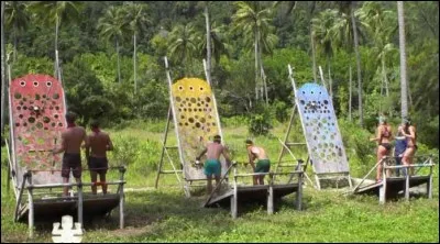 Au 4e épisode, l'équipe perdant le jeu de confort sera dissoute. Quelle équipe n'existe plus suite à cette épreuve ?