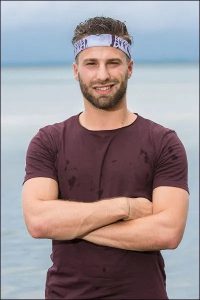 De quelle équipe fait partie Corentin au début de l'aventure ?