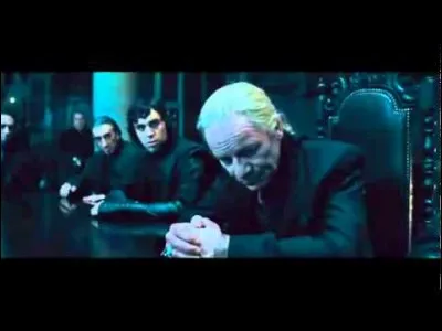 Elle devient amoureuse d'un :