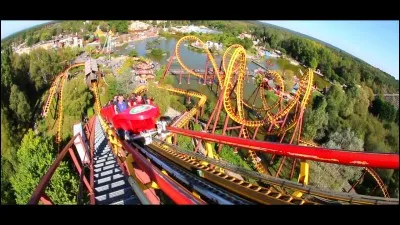 Combien le Parc Astérix possède-t-il d'attractions ?