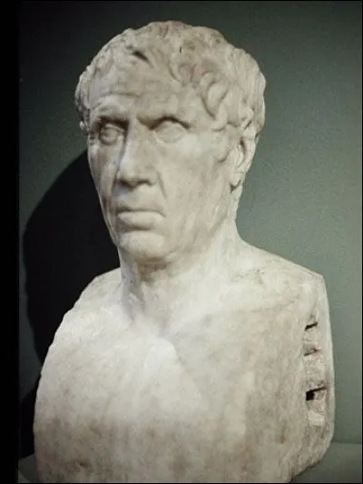 Orateur cultivé et poète, ami de Catulle et protecteur des auteurs comme Virgile et Horace. Qui est-il ?