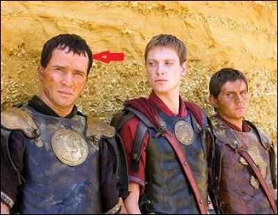 Comparé au Démosthène grec, orateur de grand prestige. Pour vous aider sur la photo son petit-fils qui porte le même nom que lui en compagnie d'Octave et Lépide lors du premier triumvir. Qui est-il ?