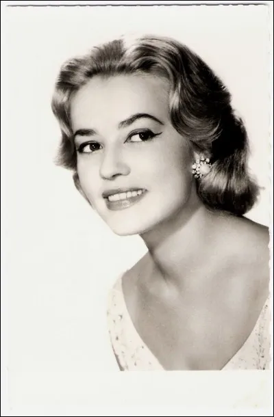 J : Dans quel film jouait l'actrice française décédée en juillet 2017 ?