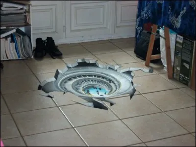 Regarder du coin de l'il.