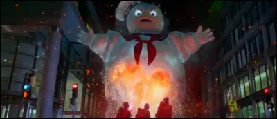 Quel est le nom de la force maléfique qui veut détruire la ville dans le premier film ?