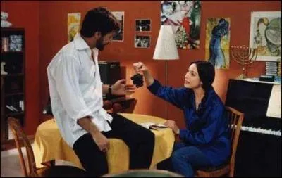 Trouvez ce film o Antoine de Caunes se fait offrir du raisin.