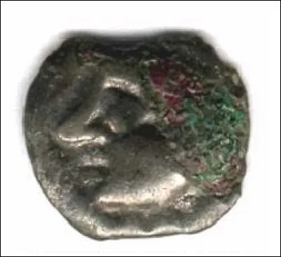 A l'époque Gauloise les populations utilisaient un métal spécial pour les monnaies, certaines furent trouvées dans le village ...