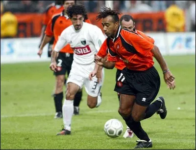 Grâce à la victoire en Coupe de France, contre qui le FC Lorient disputa-t-il le premier tour de la Ligue Europa (autrefois Coupe UEFA) malgré la relégation en L2 ?