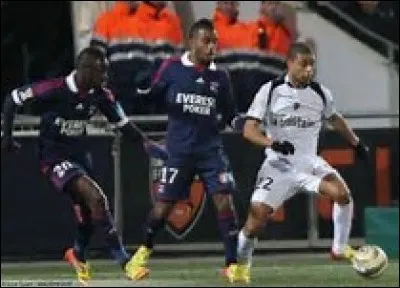 En 2012, les Tangos atteignirent la demi-finale de la Coupe de la Ligue où ils affrontèrent l'Olympique lyonnais. À la 68e minute, Kevin Monnet-Paquet doubla la mise pour Lorient. Quel fut le score final ?