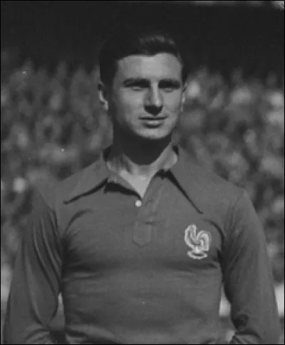 La guerre terminée, l'international français Antoine Cuissard, fidèle à l'héritage légué par sa grand-mère, revint aider le FC Lorient à se reconstruire. Dans quel grand club jouait-il auparavant ?