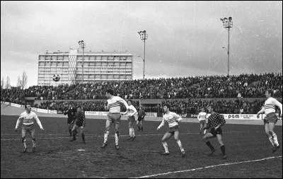En 1967, le FC Lorient accèda enfin pour la première fois au monde professionnel. Quel est le nom du nouvel entraîneur ?