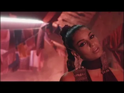 Que chante Tal ?
(Regarde la photo, ça t'aidera peut-être)