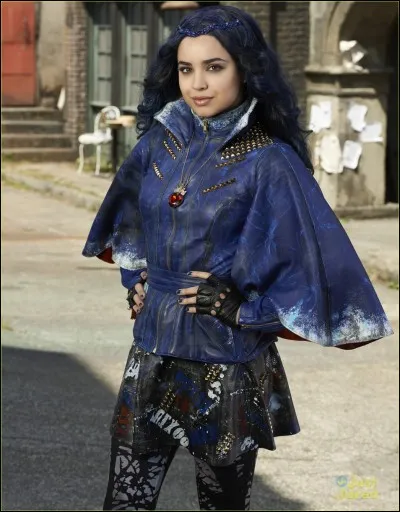 Qui a joué Evie dans "Descendants 2" ?