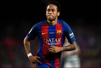 Plus gros tranfert de l'histoire du football, avec un transfert de 222 millions d'euros, dans quel club Neymar Jr a-t-il signé ?