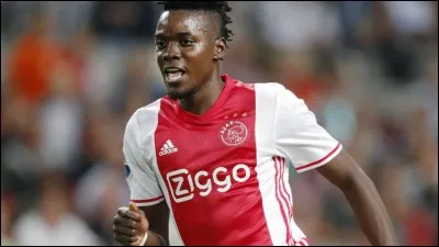 Prêté à l'Ajax Amsterdam durant la saison 2016-2017, c'était de Chelsea que Bertrand Traoré venait, dans quel club le Burkinabé a-t-il signé cette année pour 5 saisons avec un montant de transfert de 10 millions d'euros ?