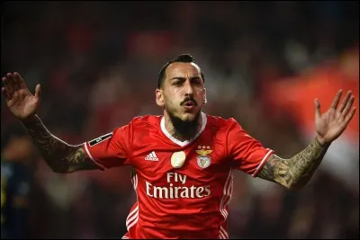 Konstantínos Mítroglou, a été transféré pour 15 millions d'euros du Benfica Lisbonne à/au...