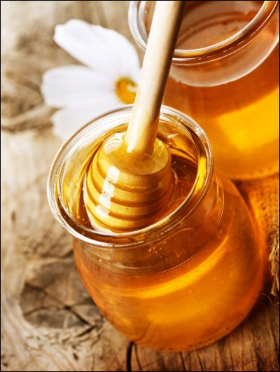 Chaque année quelle friandise, spécialité de la ville de Montélimar, nécessite environ 400 tonnes de miel pour sa fabrication ?