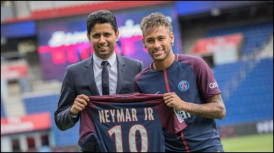 Combien a coûté le plus gros transfert de l'histoire du football : celui de Neymar Jr au Paris Saint-Germain ?