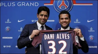Dani Alves devait initialement signer à Manchester City mais il en a décidé autrement. Quel est le montant de son transfert ?