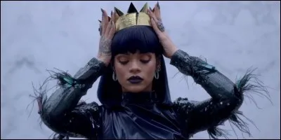 Rihanna chante ....