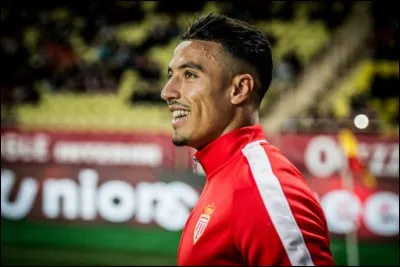 Évoluant au poste d'ailier ou de latéral droit dans quel club Nabil Dirar est-il parti cette été pour 4.5 millions d'euros après être resté 6 ans à l'AS Monaco ?