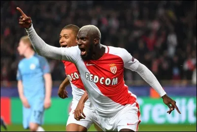 Tiémoué Bakayoko avait 22 ans lors de son transfert, avec un prix fixé à 45 millions d'euros le Français d'origine ivoirienne a signé un contrat de cinq saisons dans son nouveau club . Dans quel club est-il parti ?