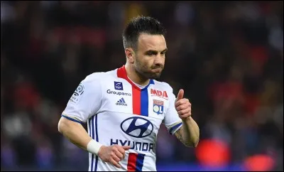 Transfert surprise du côté de l'Olympique lyonnais dans quel club Mathieu Valbuena est-il parti le 12 juin pour une somme de 1.5 million d'euros ?