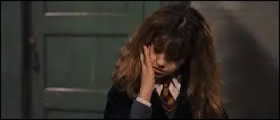 Pourquoi Hermione se réfugie-t-elle dans les toilettes ?